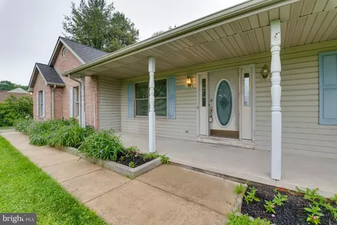 Exterior - 2875 Pelham Ct, Hampstead, MD 21074 photo 2 of 6