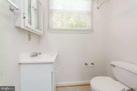 Bath - 2875 Pelham Ct, Hampstead, MD 21074 photo 2 of 4