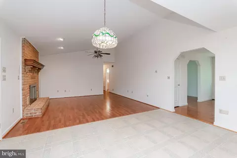 Living - 2875 Pelham Ct, Hampstead, MD 21074 photo 3 of 4