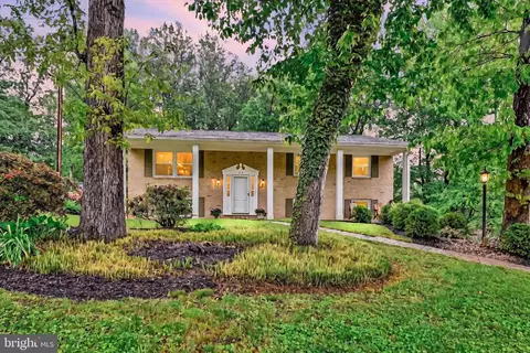 6110 Oak Hill Dr, Sykesville, MD 21784