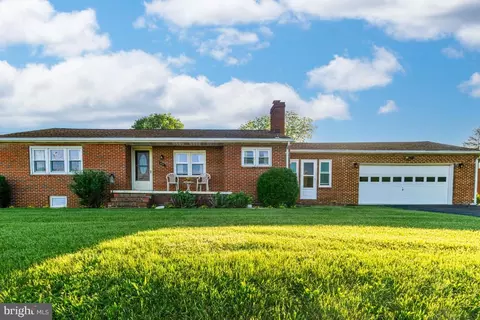 Exterior - 210 Hook Rd, Westminster, MD 21157 photo 6 of 9