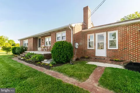 Exterior - 210 Hook Rd, Westminster, MD 21157 photo 3 of 9