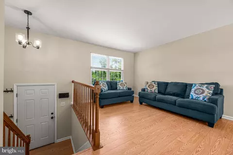 4285 Wolf Hill Dr, Hampstead, MD 21074 photo 3