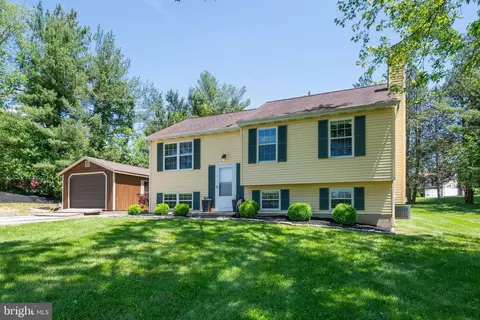 4285 Wolf Hill Dr, Hampstead, MD 21074 photo 2