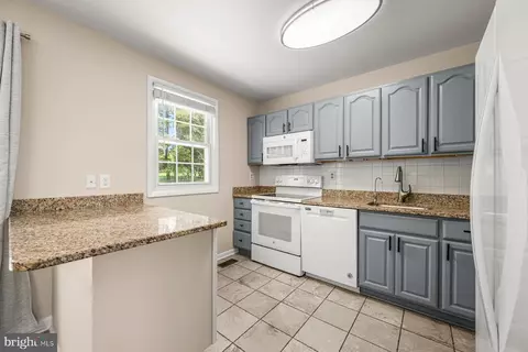 4285 Wolf Hill Dr, Hampstead, MD 21074 photo 9