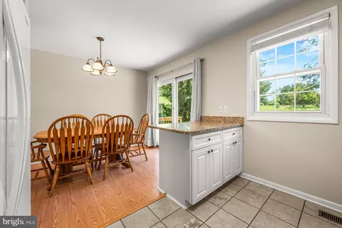 4285 Wolf Hill Dr, Hampstead, MD 21074 photo 7
