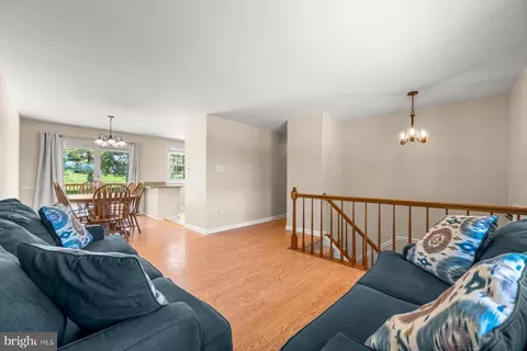4285 Wolf Hill Dr, Hampstead, MD 21074 photo 4
