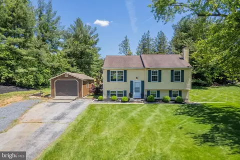 4285 Wolf Hill Dr, Hampstead, MD 21074