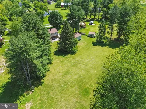 View/Area - 4202 Wolf Ct, Hampstead, MD 21074 photo 2 of 8
