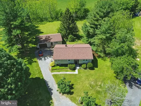 View/Area - 4202 Wolf Ct, Hampstead, MD 21074 photo 7 of 8