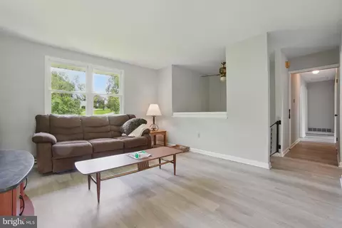 Living - 4202 Wolf Ct, Hampstead, MD 21074 photo 2 of 3