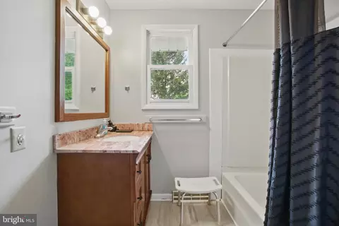 Bath - 4202 Wolf Ct, Hampstead, MD 21074 photo 1 of 3