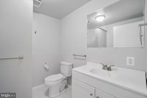 Bath - 4202 Wolf Ct, Hampstead, MD 21074 photo 2 of 3