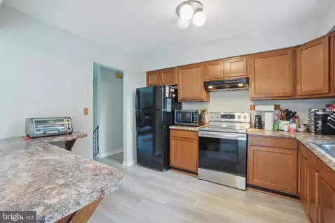 Kitchen - 4202 Wolf Ct, Hampstead, MD 21074 photo 2 of 2