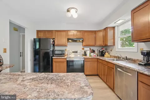 Kitchen - 4202 Wolf Ct, Hampstead, MD 21074 photo 1 of 2