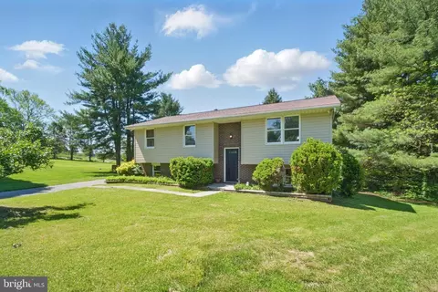 Exterior - 4202 Wolf Ct, Hampstead, MD 21074 photo 5 of 10