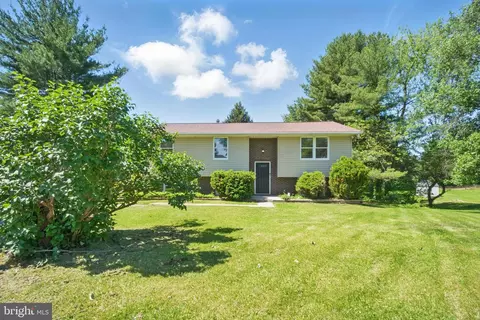 Exterior - 4202 Wolf Ct, Hampstead, MD 21074 photo 3 of 10