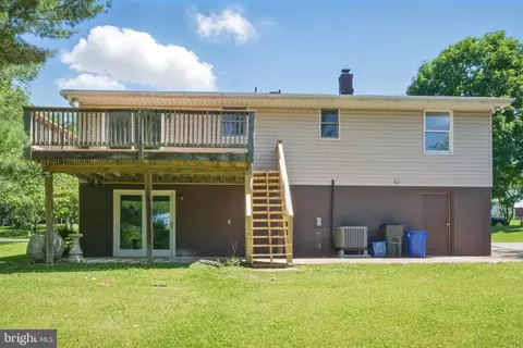 Exterior - 4202 Wolf Ct, Hampstead, MD 21074 photo 7 of 10