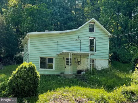 521 Dutrow Rd, Westminster, MD 21157