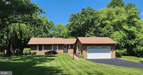 6420 Hickory Ln, Sykesville, MD 21784