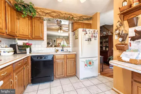 Kitchen - 4841 Hillock Ln, Hampstead, MD 21074 photo 3 of 3