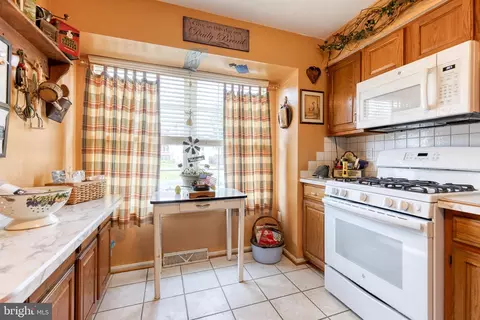 Kitchen - 4841 Hillock Ln, Hampstead, MD 21074 photo 2 of 3
