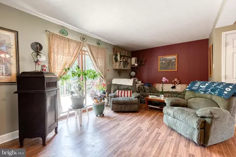 Living - 4841 Hillock Ln, Hampstead, MD 21074 photo 1 of 2