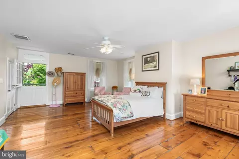 Bedroom - 2810 Hoffman Mill Rd, Hampstead, MD 21074 photo 5 of 8
