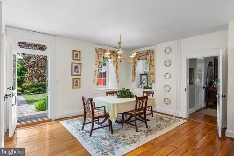 Dining - 2810 Hoffman Mill Rd, Hampstead, MD 21074 photo 1 of 2