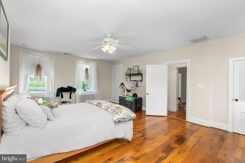 Bedroom - 2810 Hoffman Mill Rd, Hampstead, MD 21074 photo 6 of 8