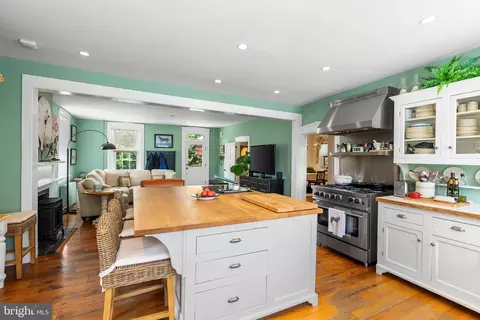 Kitchen - 2810 Hoffman Mill Rd, Hampstead, MD 21074 photo 3 of 3