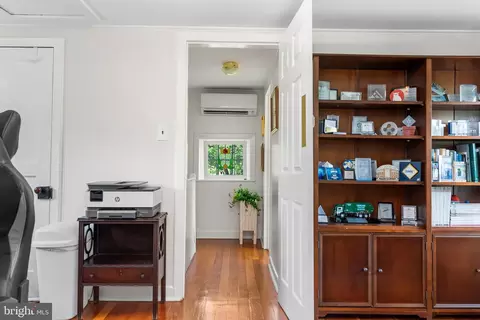 Entry Way - 2810 Hoffman Mill Rd, Hampstead, MD 21074 photo 5 of 12