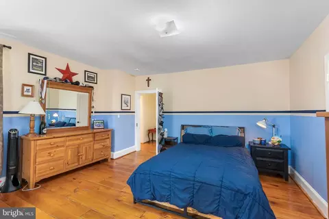 Bedroom - 2810 Hoffman Mill Rd, Hampstead, MD 21074 photo 3 of 8