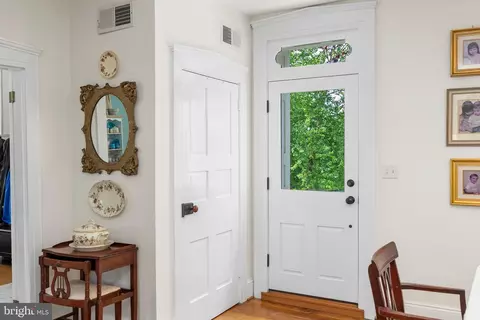 Entry Way - 2810 Hoffman Mill Rd, Hampstead, MD 21074 photo 6 of 12