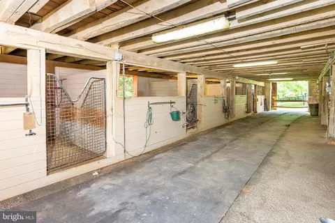 Entry Way - 2810 Hoffman Mill Rd, Hampstead, MD 21074 photo 1 of 12