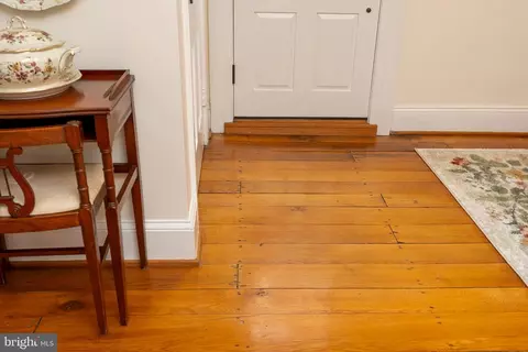 Entry Way - 2810 Hoffman Mill Rd, Hampstead, MD 21074 photo 2 of 12