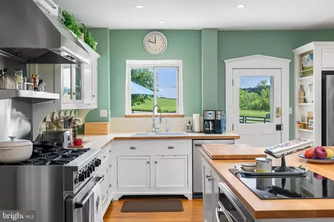 Kitchen - 2810 Hoffman Mill Rd, Hampstead, MD 21074 photo 1 of 3