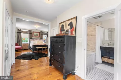 Entry Way - 2810 Hoffman Mill Rd, Hampstead, MD 21074 photo 10 of 12