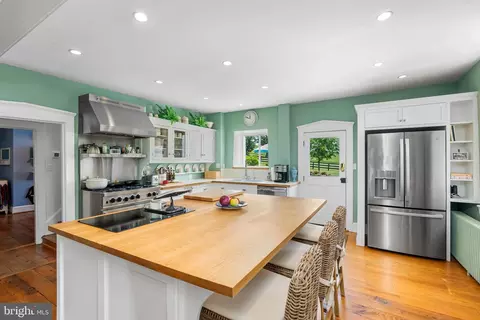 Kitchen - 2810 Hoffman Mill Rd, Hampstead, MD 21074 photo 2 of 3
