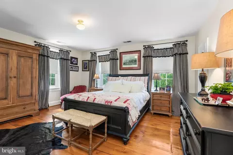 Bedroom - 2810 Hoffman Mill Rd, Hampstead, MD 21074 photo 7 of 8