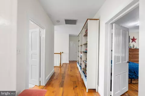 Entry Way - 2810 Hoffman Mill Rd, Hampstead, MD 21074 photo 8 of 12