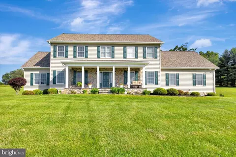 568 Turf Farm Dr, Sykesville, MD 21784