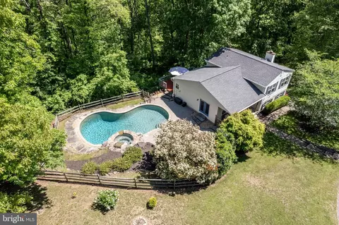 1300 Crestwood Dr, Westminster, MD 21157