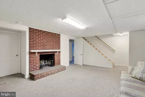 Living - 900 Clearview Ave, Hampstead, MD 21074 photo 5 of 6