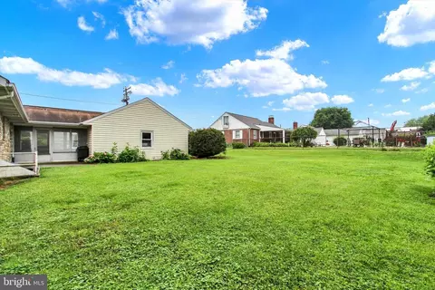 Exterior - 900 Clearview Ave, Hampstead, MD 21074 photo 3 of 4