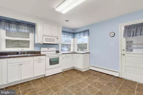 Entry Way - 900 Clearview Ave, Hampstead, MD 21074 photo 2 of 2