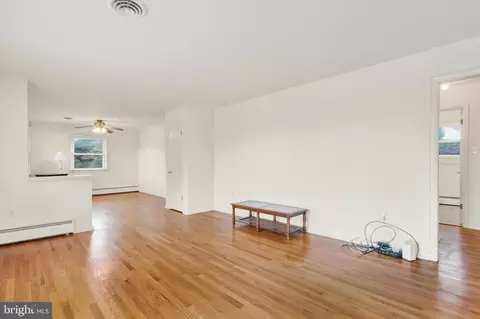 Living - 900 Clearview Ave, Hampstead, MD 21074 photo 4 of 6