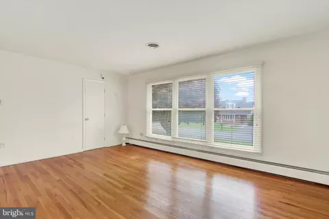 Living - 900 Clearview Ave, Hampstead, MD 21074 photo 2 of 6