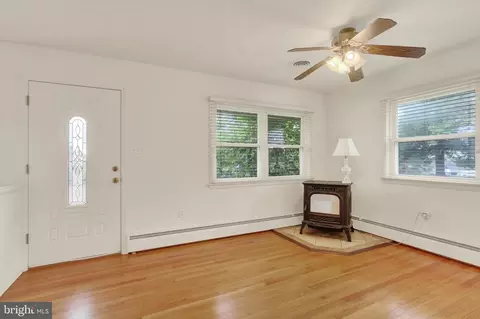 Living - 900 Clearview Ave, Hampstead, MD 21074 photo 1 of 6