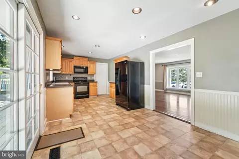 Entry Way - 69 Smith Ave, Westminster, MD 21157 photo 3 of 4